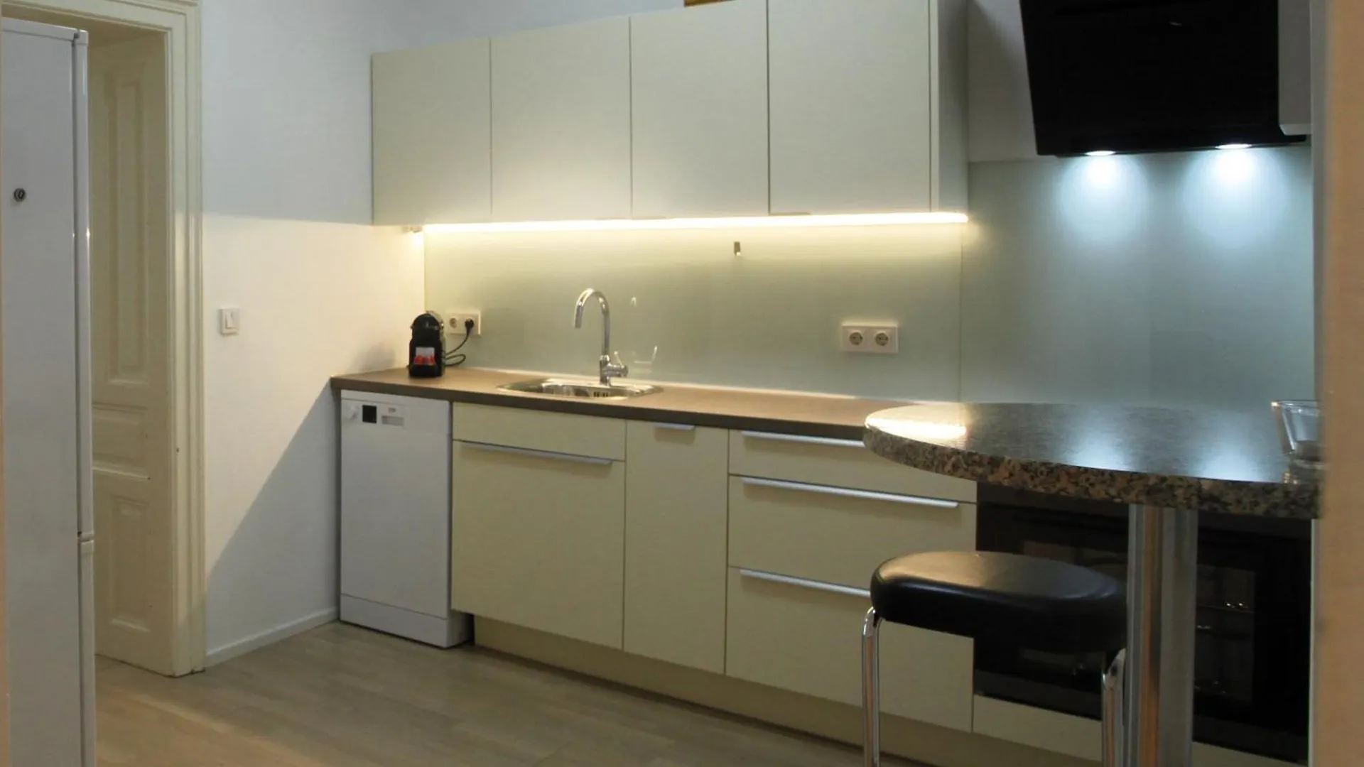 Schoene Dreizimmerwohnung Direkt Am Augarten Вена Апартаменты